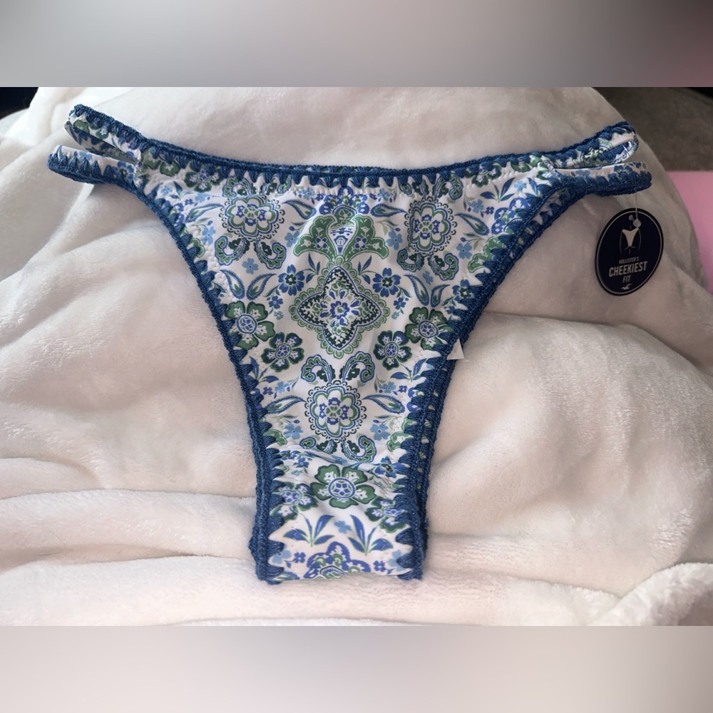 NWT Hollister Cheekiest Bikini Bottoms size S